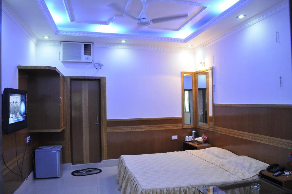 Hotel Heera Kolkata Room photo