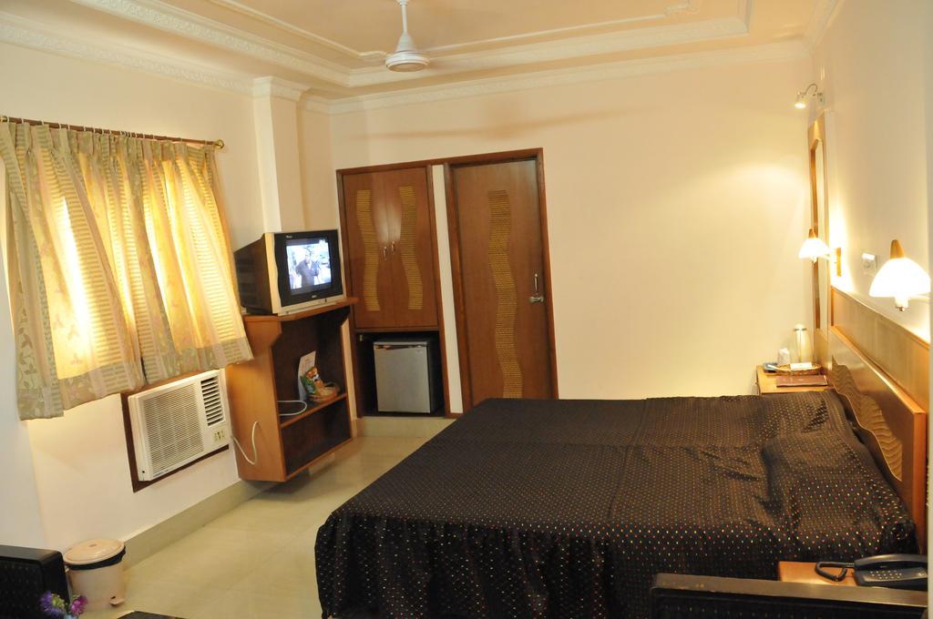 Hotel Heera Kolkata Room photo